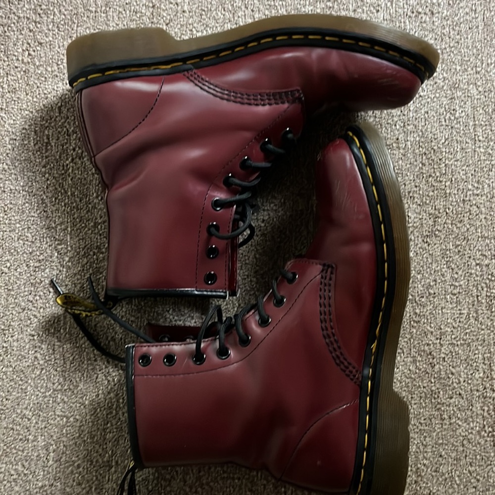 DR.Martens size 9 ox blood color. (OPEN TO OFFERS)